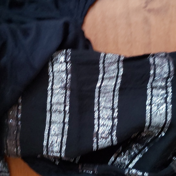Designer Scarf in silver and black - Picture 2 of 5